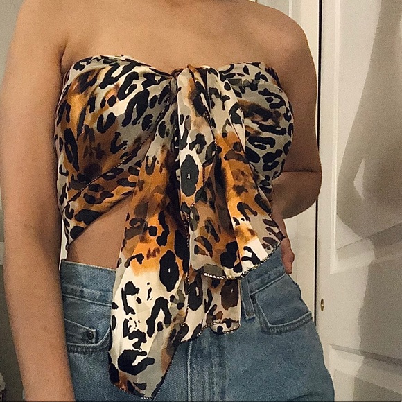 Silky and Sheer Leopard 🐆 Scarf - Picture 4 of 5